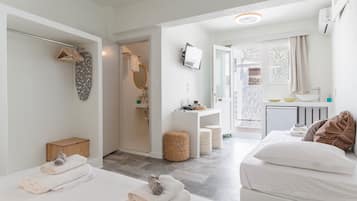 1 chambre, fer et planche à repasser, draps fournis