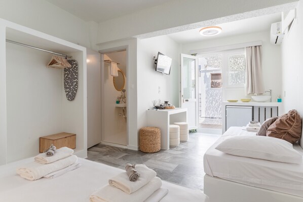 1 bedroom, iron/ironing board, bed sheets