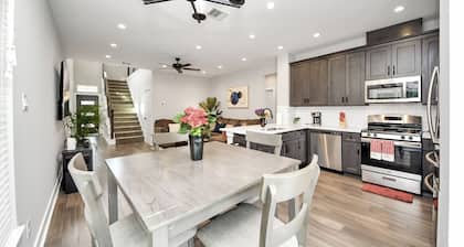 Cozy Paradise W/ Gameroom - Sleeps 8 - King Bed