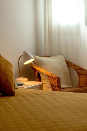 1 habitación, escritorio, tabla de planchar con plancha y wifi gratis