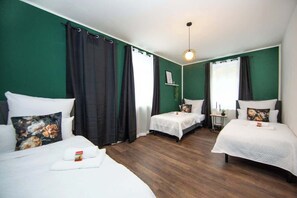 6 slaapkamers, een bureau, wifi, beddengoed