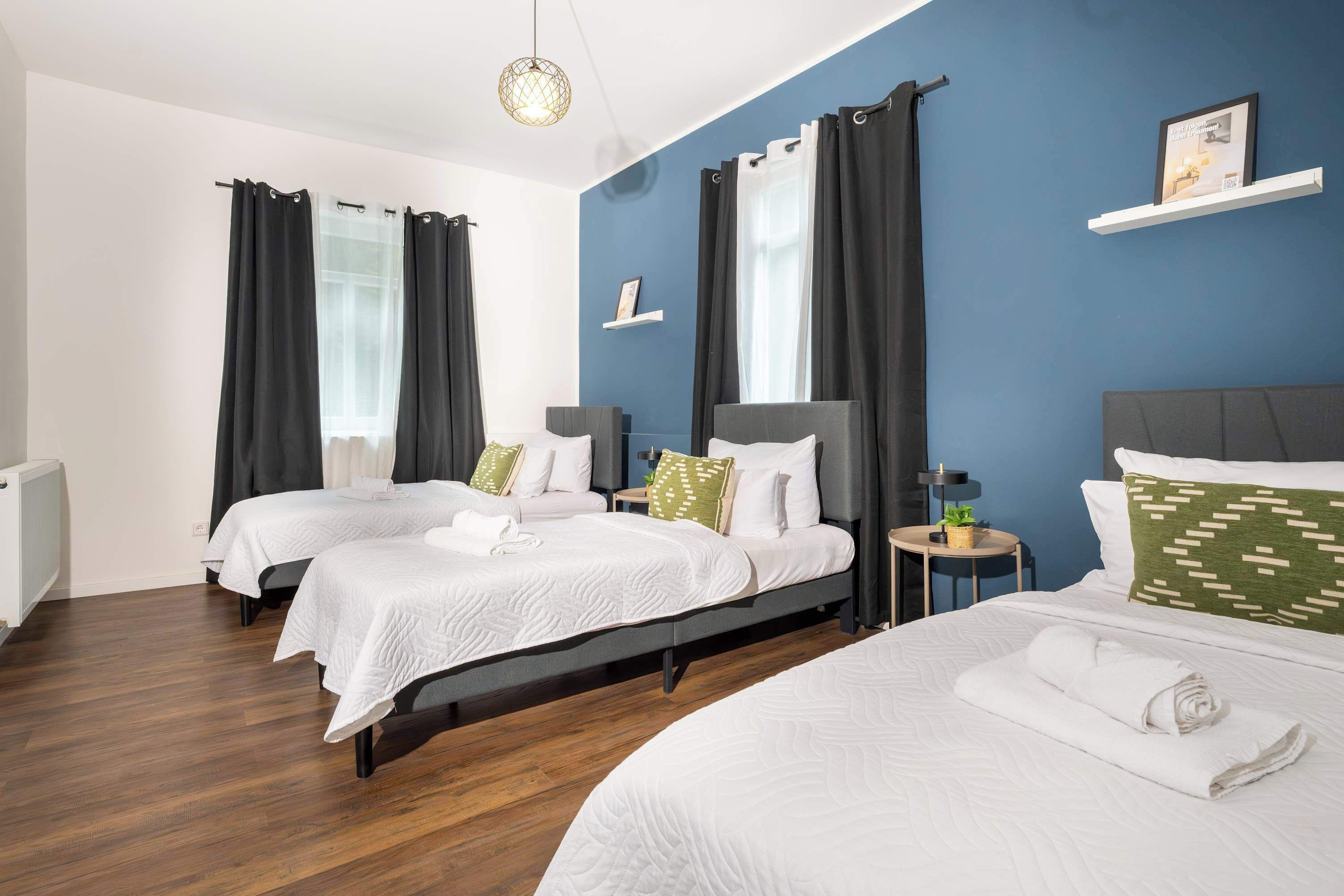 6 slaapkamers, een bureau, wifi, beddengoed