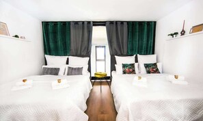 7 bedrooms, desk, WiFi, bed sheets