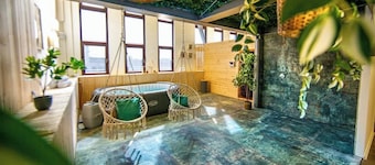 Casino  Whirlpool-Sauna-Kino-Indoor Basketball