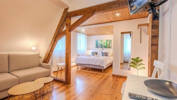 9 Schlafzimmer, Schreibtisch, WLAN, Bettwäsche