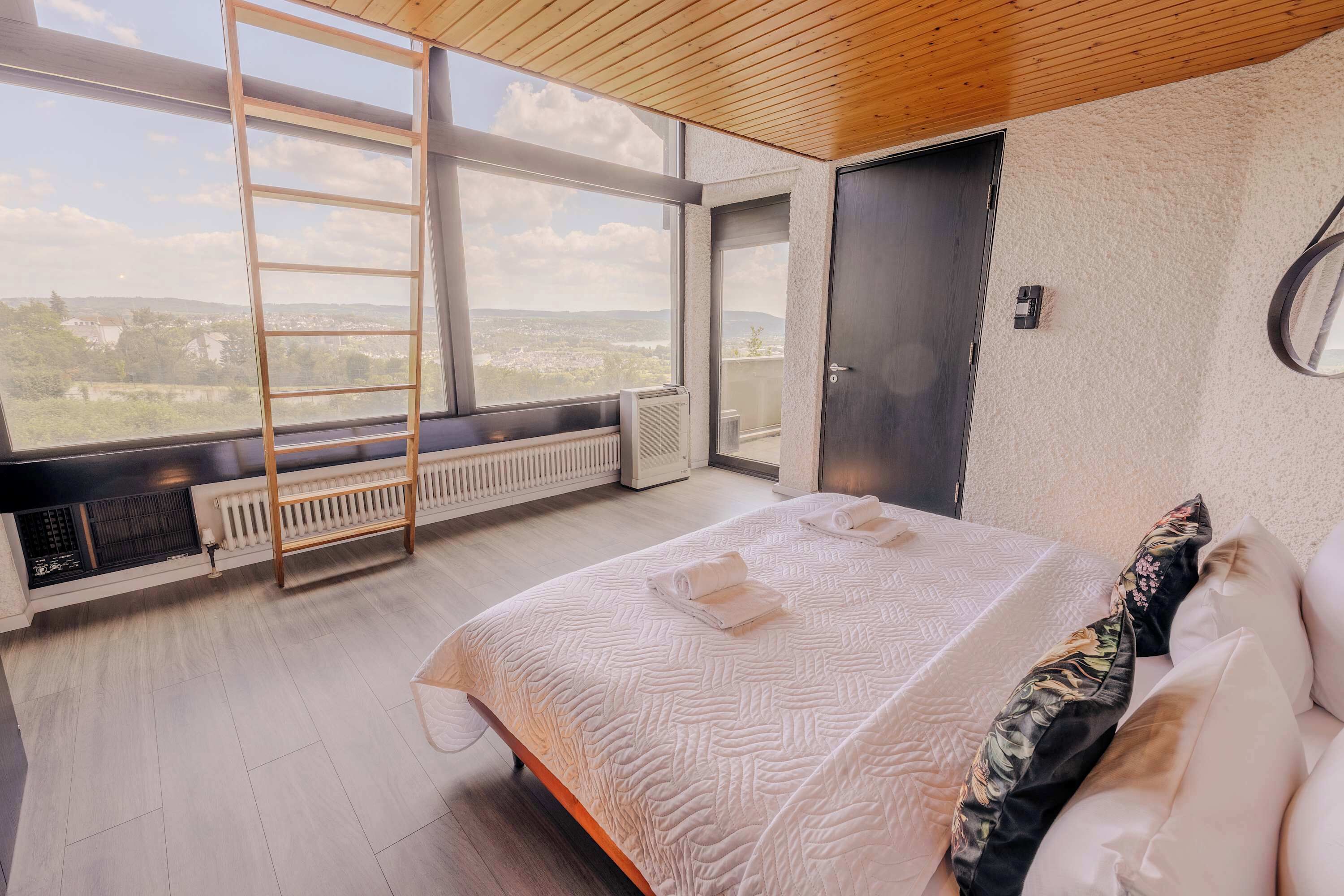 4 Schlafzimmer, Schreibtisch, Reisekinderbett, WLAN