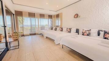 4 Schlafzimmer, Schreibtisch, Reisekinderbett, WLAN