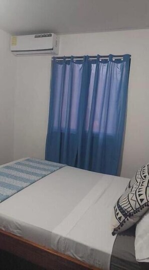 3 chambres, fer et planche à repasser, Wi-Fi, draps fournis