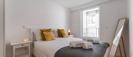 1 bedroom, iron/ironing board, internet, bed sheets