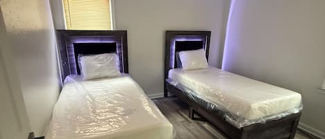 2 chambres, fer et planche à repasser, Wi-Fi, draps fournis