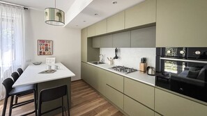 Refrigerador, horno, parrilla de estufa y lavavajillas 