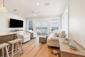 Smart TV - 30A Beachfront | Pool  | Spooky Palms  | Sleeps 10 | Gulf View (Santa Rosa Beach)