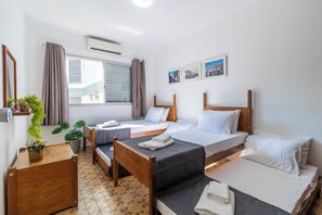 Apartment | Laptop workspace, blackout drapes, iron/ironing board, free WiFi - 250m da praia com AC 4 quartos (Guaruja)
