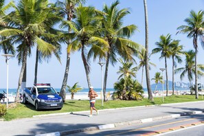Beach nearby - 250m da praia com AC 4 quartos (Guaruja)