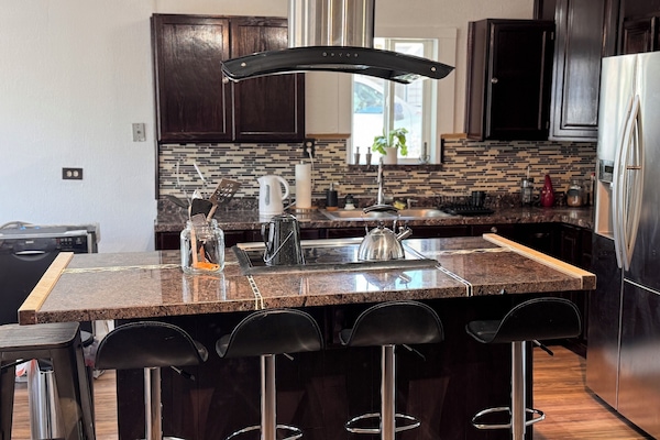 Refrigerador, microondas, horno y parrilla de estufa