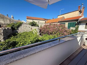 Property grounds - True Apartment Jure - FREE Boat Trip for 7 or more Nights! (Biograd na Moru)