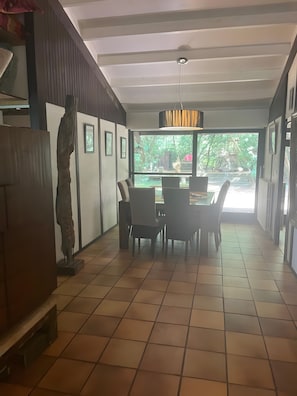 Dining - Holiday Home 'Namasté' with Private Pool, Private Terrace and Wi-Fi (Mérignac)