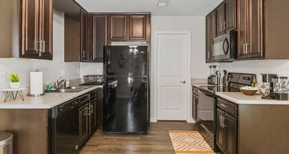 Downtown Darling - 3 bedroom, cozy cottage in downtown