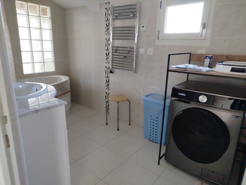 Maison pour 6 personnes à 500m de la plage et des commerces. 
Animaux acceptés.