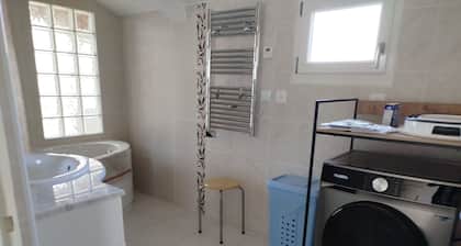 Maison pour 6 personnes à 500m de la plage et des commerces.
Animaux acceptés.