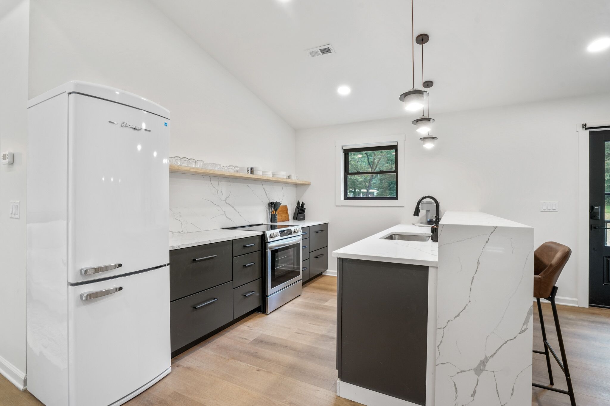 雪櫃、微波爐、焗爐、爐具