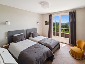 3 soverom, strykejern/-brett, wi-fi og sengetøy