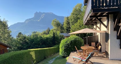 South-facing flat with garden near city center