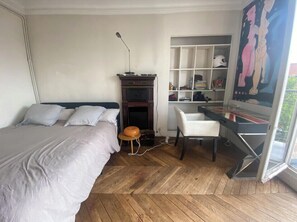 Bed sheets - Apartment with balcony＆ Eiffel Tower view (Paris)