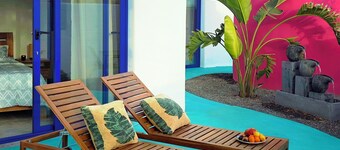 ECO Villa El Espejo. Unique and handcrafted - Intimate Jacuzzi and garden at Green Dharma
