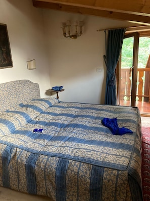 2 habitaciones, tabla de planchar con plancha, wifi y ropa de cama