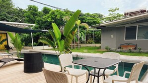 Outdoor dining - Modern Hideaway with Pool –  Near Sámara Location! (Sámara)