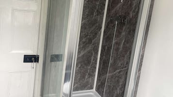 Basic Suite | Bathroom