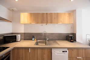 Fridge, microwave, oven, dishwasher