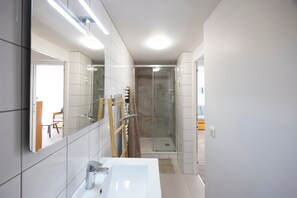 Douche, serviettes fournies