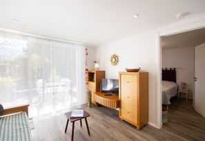 1 bedroom, iron/ironing board, WiFi, bed sheets - Apartment at Lake Annecy in Sevrier (Sevrier)