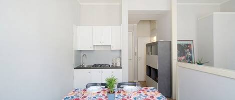 Fridge, stovetop, electric kettle, cookware/dishes/utensils