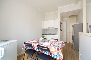 Fridge, stovetop, electric kettle, cookware/dishes/utensils