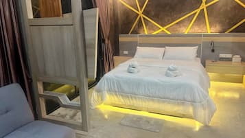 1 bedroom, bed sheets