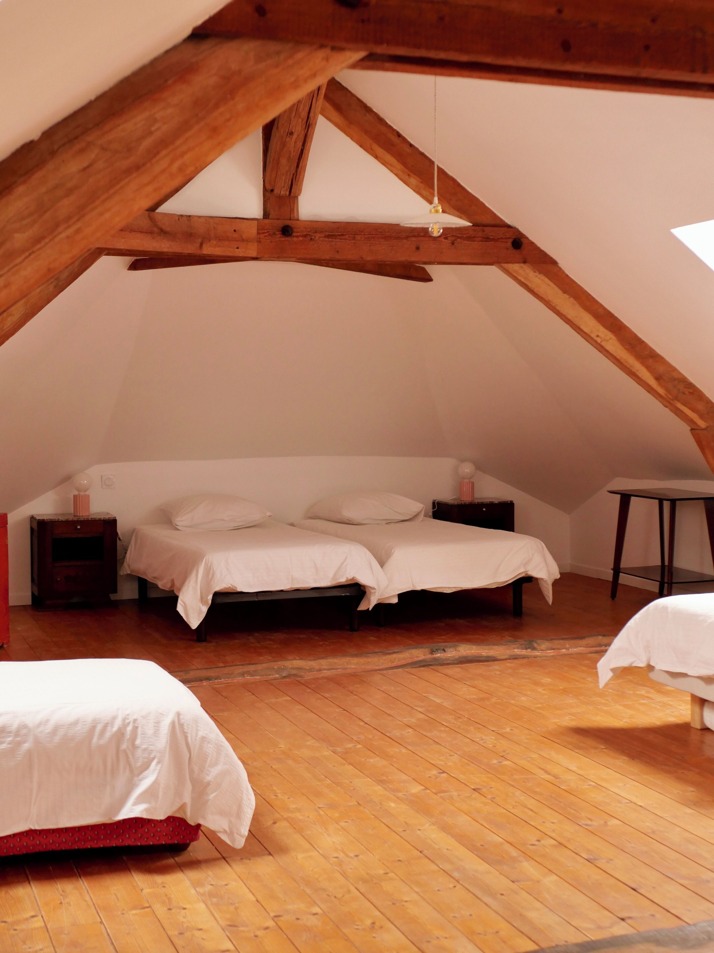 6 bedrooms, iron/ironing board, WiFi, bed sheets