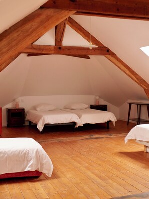 6 chambres, fer et planche à repasser, Wi-Fi, draps fournis