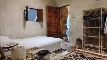 Classic Double Room | Iron/ironing board, free WiFi