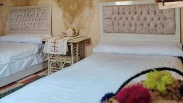 Classic Twin Room | Iron/ironing board, free WiFi