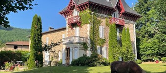 Manor house in a haven of peace in Haute Azergues.
