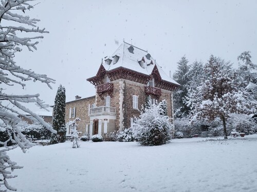 Manor house in a haven of peace in Haute Azergues.