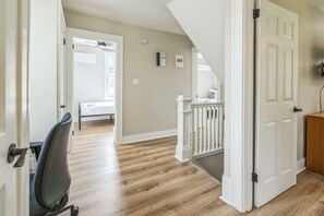 4 bedrooms, desk, iron/ironing board, free WiFi
