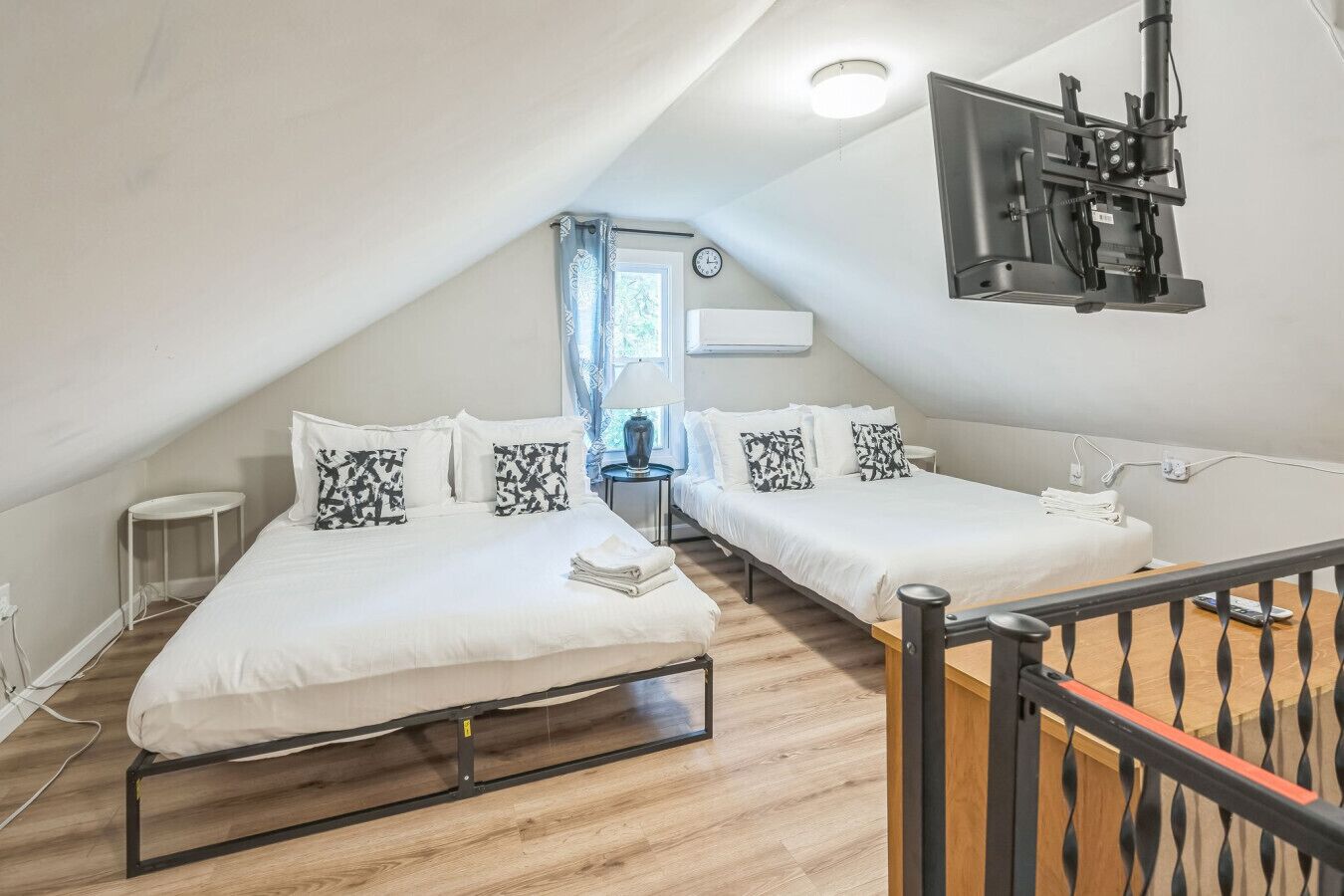 4 bedrooms, desk, iron/ironing board, free WiFi