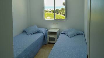 2 makuuhuonetta, silitysrauta/-lauta, Wi-Fi, vuodevaatteet