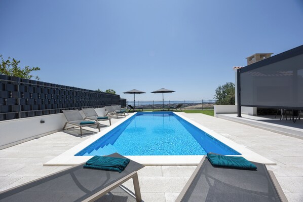 Piscine extérieure, piscine chauffée