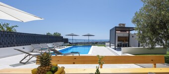 Breathtaking villa W Seaview & heated pool