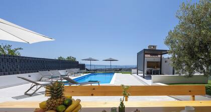 Breathtaking villa W Seaview & heated pool